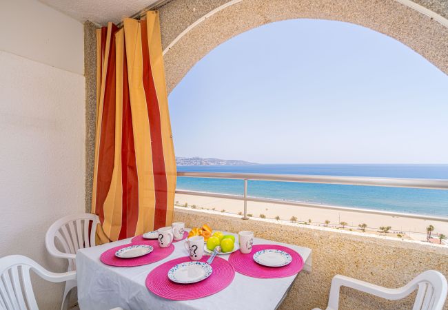 Estudio en Empuriabrava - 0110-MIAMI Estudio con vistas al mar Estudio en Empuriabrava - 0110-MIAMI Estudio con vistas al mar