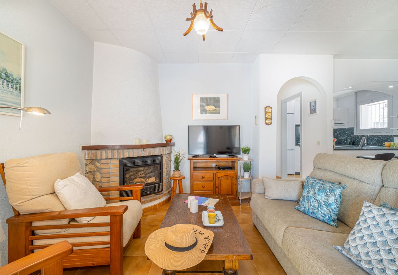 Villa en Empuriabrava - 0108-LLOBREGAT Casa al canal con piscina y amarre