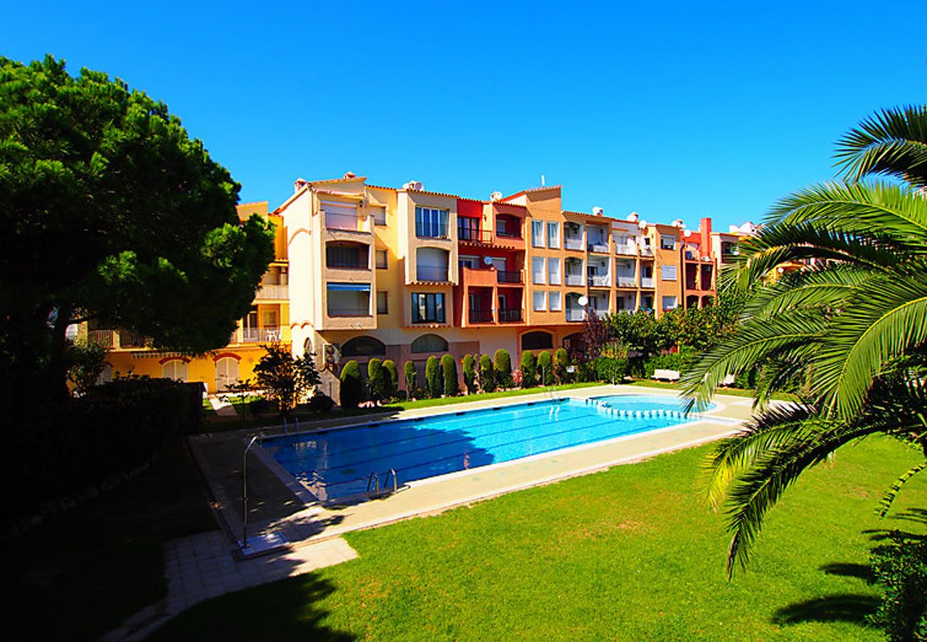 Apartamento en Empuriabrava - 0090-MIRABLAU Apartamento con vista al mar