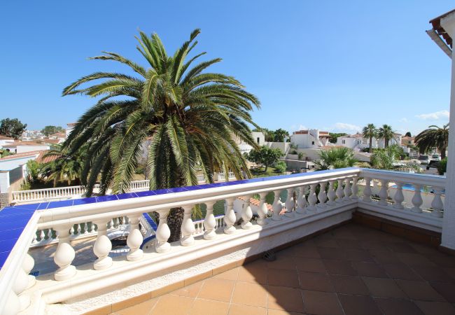 Villa en Empuriabrava - 0037-CAP RAS Casa al canal con piscina y amarre Villa en Empuriabrava - 0037-CAP RAS Casa al canal con piscina y amarre