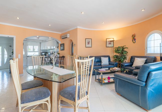 Villa en Empuriabrava - 0037-CAP RAS Casa al canal con piscina y amarre Villa en Empuriabrava - 0037-CAP RAS Casa al canal con piscina y amarre