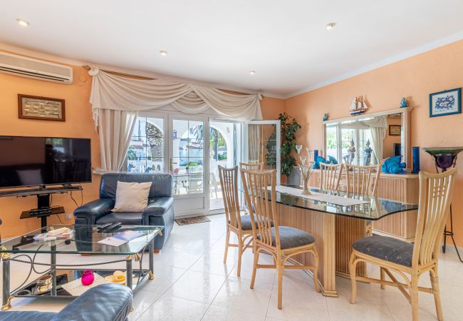 Villa en Empuriabrava - 0037-CAP RAS Casa al canal con piscina y amarre Villa en Empuriabrava - 0037-CAP RAS Casa al canal con piscina y amarre