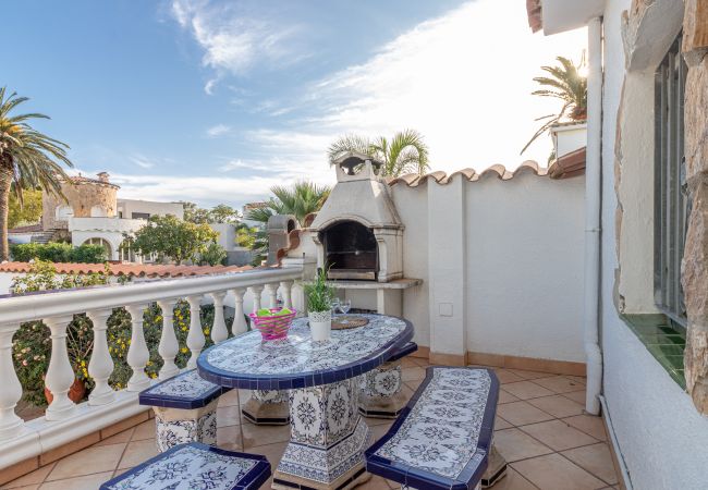 Villa en Empuriabrava - 0037-CAP RAS Casa al canal con piscina y amarre Villa en Empuriabrava - 0037-CAP RAS Casa al canal con piscina y amarre