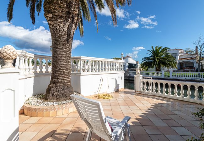 Villa en Empuriabrava - 0037-CAP RAS Casa al canal con piscina y amarre Villa en Empuriabrava - 0037-CAP RAS Casa al canal con piscina y amarre