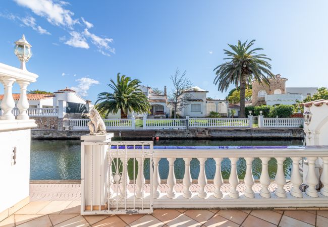 Villa en Empuriabrava - 0037-CAP RAS Casa al canal con piscina y amarre Villa en Empuriabrava - 0037-CAP RAS Casa al canal con piscina y amarre