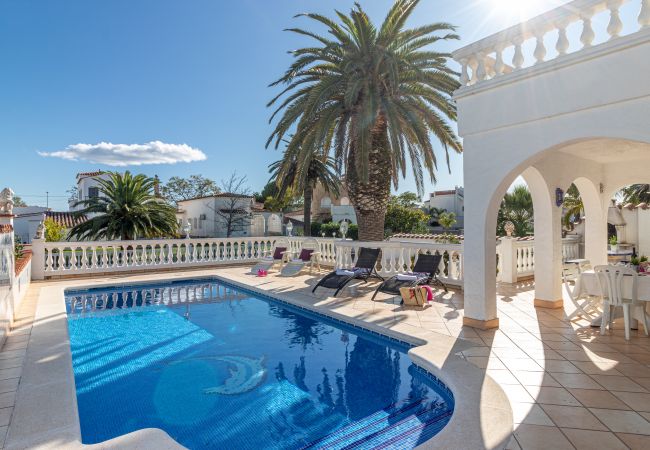 Villa en Empuriabrava - 0037-CAP RAS Casa al canal con piscina y amarre Villa en Empuriabrava - 0037-CAP RAS Casa al canal con piscina y amarre