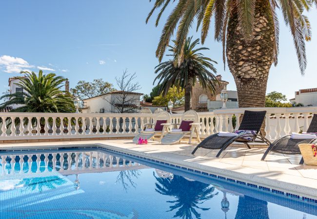 Villa en Empuriabrava - 0037-CAP RAS Casa al canal con piscina y amarre Villa en Empuriabrava - 0037-CAP RAS Casa al canal con piscina y amarre