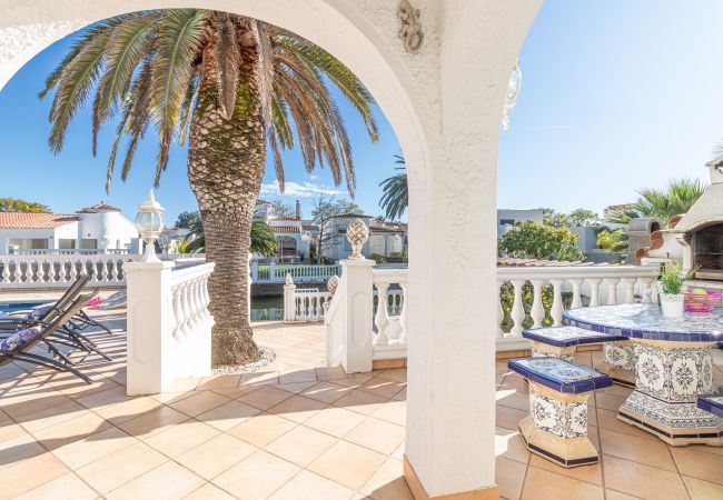 Villa en Empuriabrava - 0037-CAP RAS Casa al canal con piscina y amarre Villa en Empuriabrava - 0037-CAP RAS Casa al canal con piscina y amarre