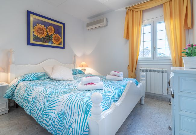 Villa en Empuriabrava - 0037-CAP RAS Casa al canal con piscina y amarre Villa en Empuriabrava - 0037-CAP RAS Casa al canal con piscina y amarre