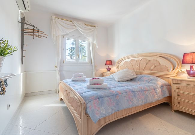 Villa en Empuriabrava - 0037-CAP RAS Casa al canal con piscina y amarre Villa en Empuriabrava - 0037-CAP RAS Casa al canal con piscina y amarre