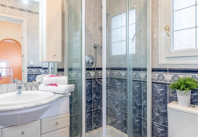 Villa en Empuriabrava - 0037-CAP RAS Casa al canal con piscina y amarre Villa en Empuriabrava - 0037-CAP RAS Casa al canal con piscina y amarre