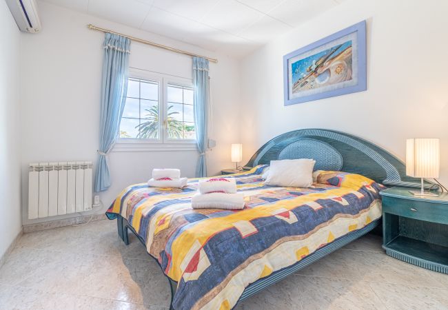 Villa en Empuriabrava - 0037-CAP RAS Casa al canal con piscina y amarre Villa en Empuriabrava - 0037-CAP RAS Casa al canal con piscina y amarre