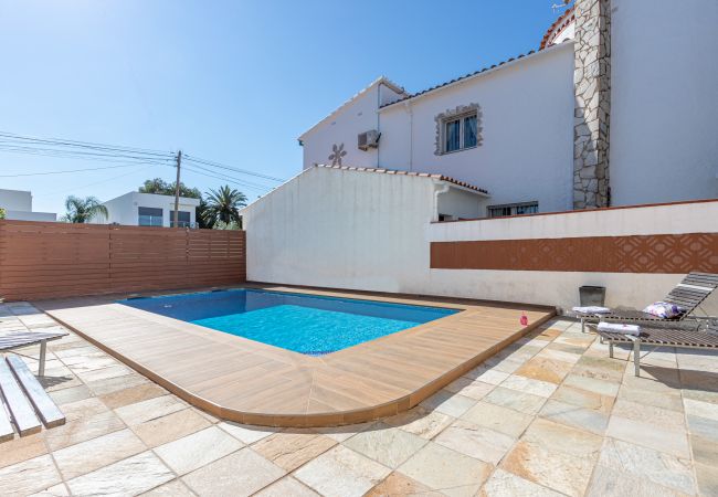 Villa en Empuriabrava - 0031-TER Casa al canal con piscina, amarre y estudio Villa en Empuriabrava - 0031-TER Casa al canal con piscina, amarre y estudio