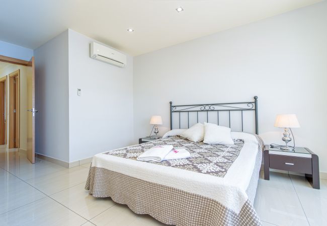 Villa en Empuriabrava - 0031-TER Casa al canal con piscina, amarre y estudio Villa en Empuriabrava - 0031-TER Casa al canal con piscina, amarre y estudio