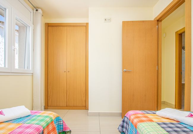 Villa en Empuriabrava - 0031-TER Casa al canal con piscina, amarre y estudio Villa en Empuriabrava - 0031-TER Casa al canal con piscina, amarre y estudio