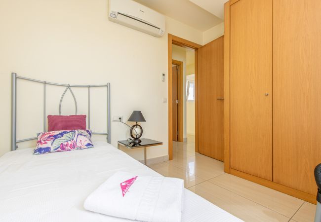 Villa en Empuriabrava - 0031-TER Casa al canal con piscina, amarre y estudio Villa en Empuriabrava - 0031-TER Casa al canal con piscina, amarre y estudio