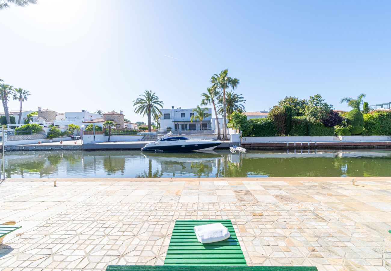 Villa en Empuriabrava - 0031-TER Casa al canal con piscina, amarre y estudio