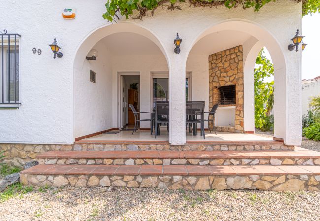 Villa en Empuriabrava - 0119-MONTSENY Casa con estudio Villa en Empuriabrava - 0119-MONTSENY Casa con estudio