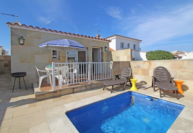 Villa en Empuriabrava - 0034-NOGUERA Casa con piscina pequeña Villa en Empuriabrava - 0034-NOGUERA Casa con piscina pequeña