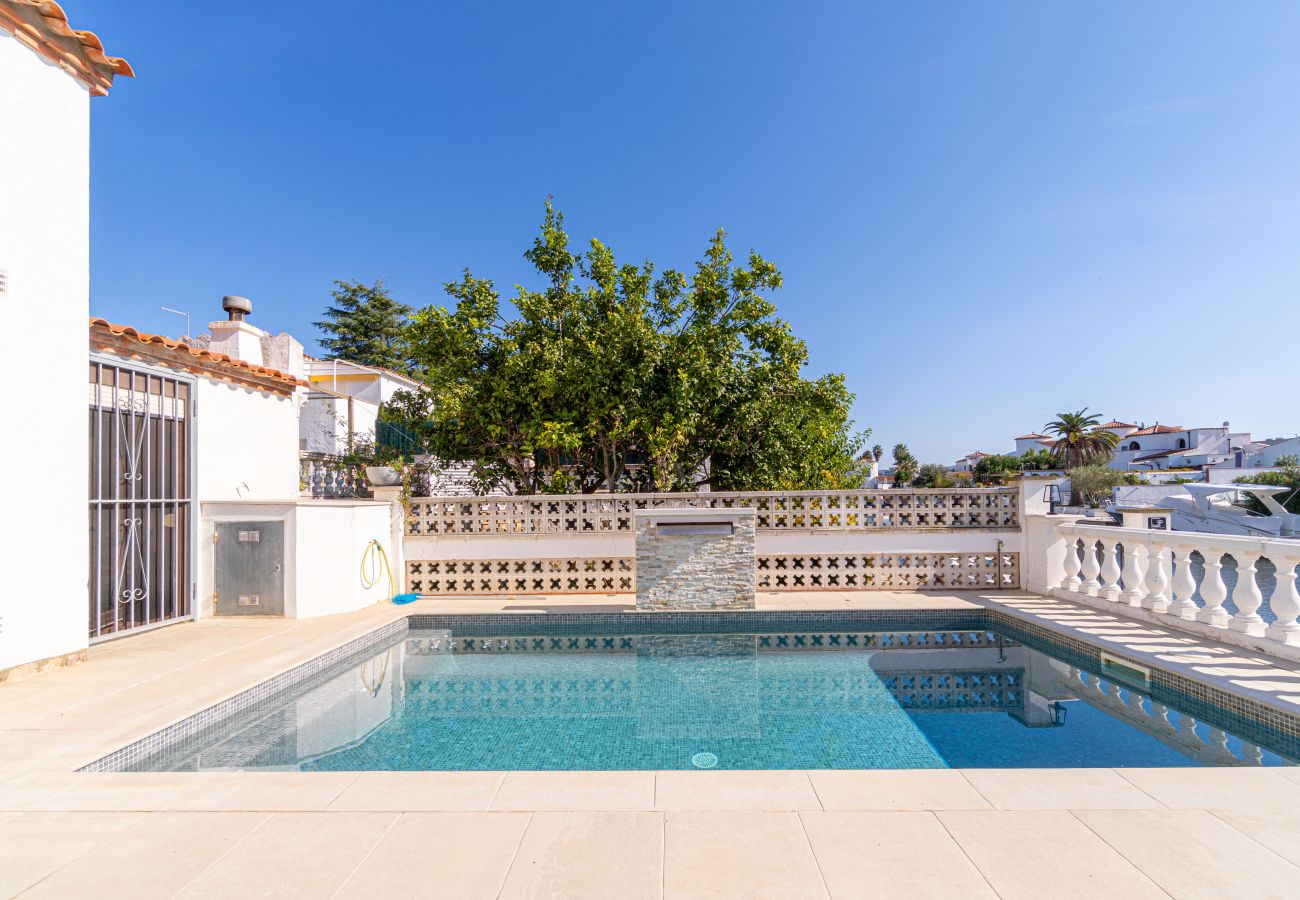 Villa en Empuriabrava - 0042-FLAMICELL Casa al canal con piscina