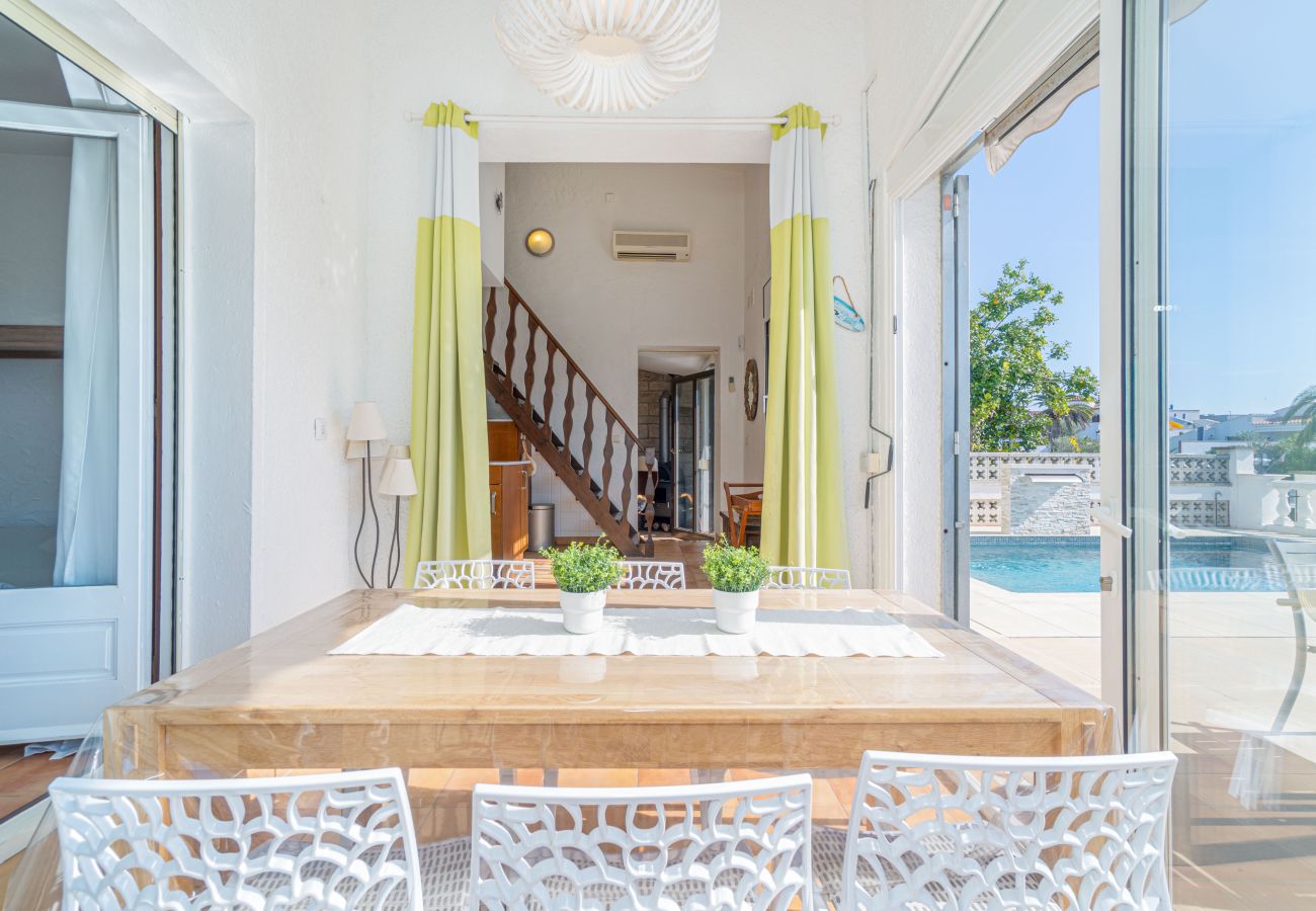 Villa en Empuriabrava - 0042-FLAMICELL Casa al canal con piscina