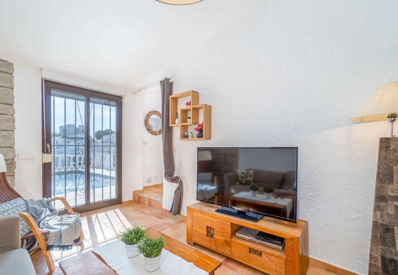 Villa en Empuriabrava - 0042-FLAMICELL Casa al canal con piscina