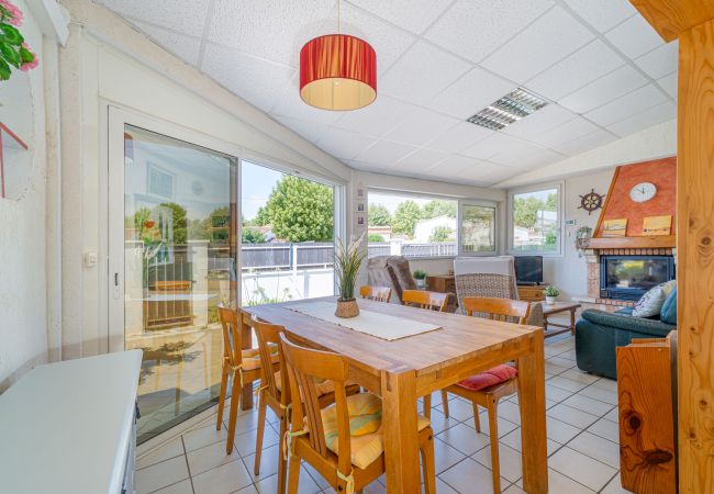 Villa en Empuriabrava - 0032-CARLIT Casa con jardín y 3 dormitorios Villa en Empuriabrava - 0032-CARLIT Casa con jardín y 3 dormitorios