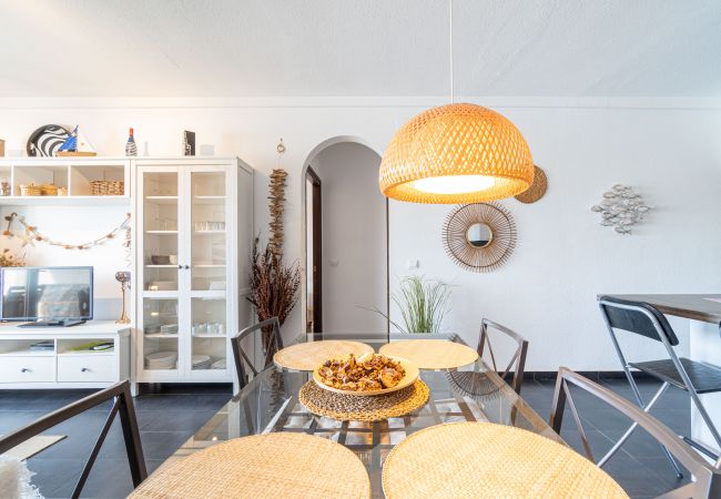 Apartamento en Empuriabrava - 0137-SANT MAURICI Apartamento con vista al canal y piscina Apartamento en Empuriabrava - 0137-SANT MAURICI Apartamento con vista al canal y piscina