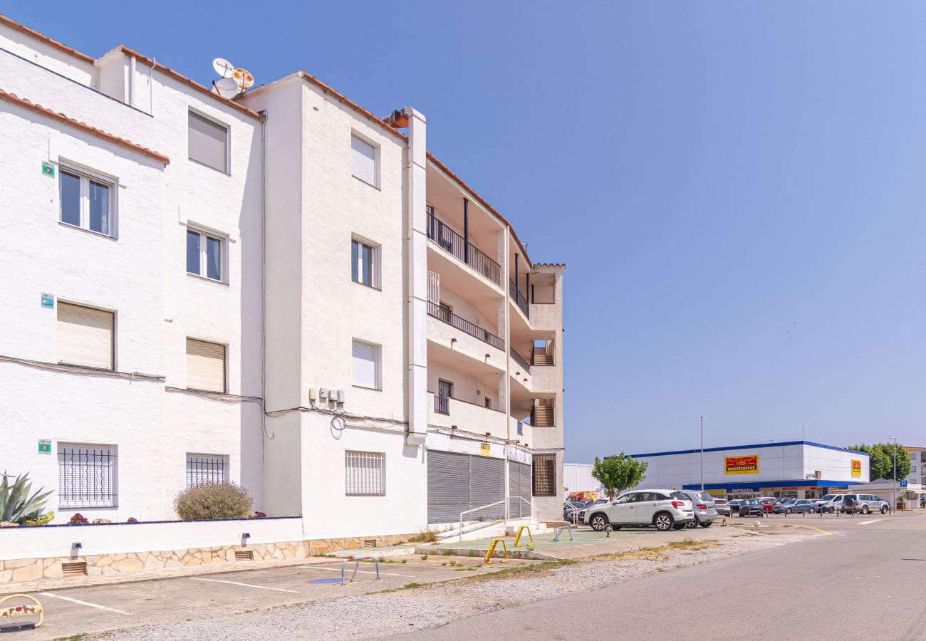 Apartamento en Empuriabrava - 0183-SANT MAURICI Apartamento con vistas al canal y parking