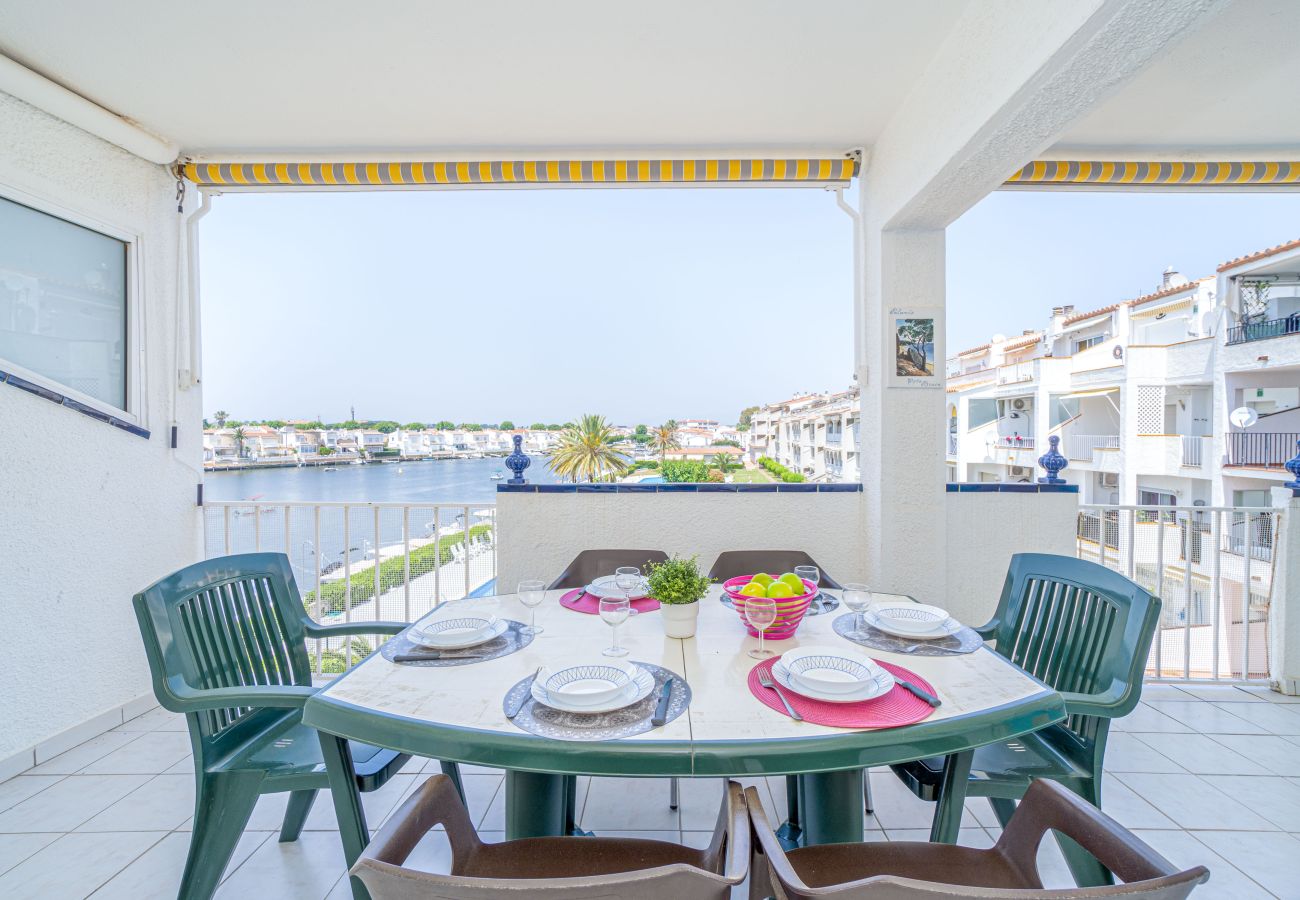 Apartamento en Empuriabrava - 0183-SANT MAURICI Apartamento con vistas al canal y parking