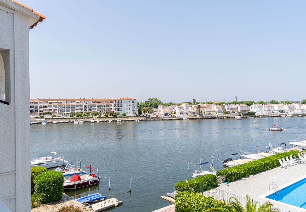 Apartamento en Empuriabrava - 0183-SANT MAURICI Apartamento con vistas al canal y parking