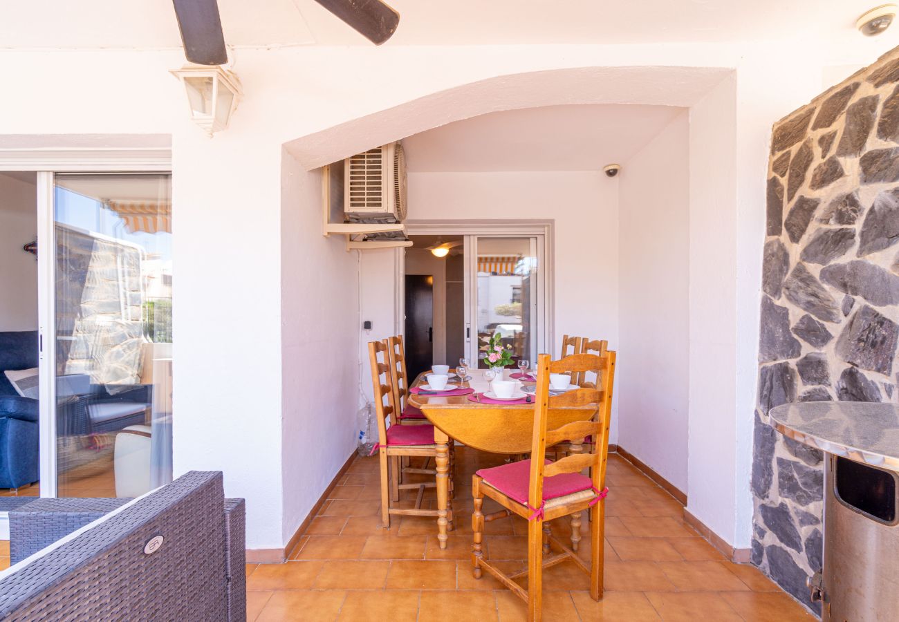 Apartamento en Empuriabrava - 0158-PATTAYA  Apartamento con 2 dormitorios, terraza y garaje