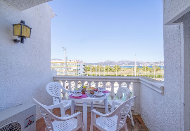 Apartamento en Empuriabrava - 0132-PORT MOXO  Apartamento al canal con vistas Apartamento en Empuriabrava - 0132-PORT MOXO  Apartamento al canal con vistas