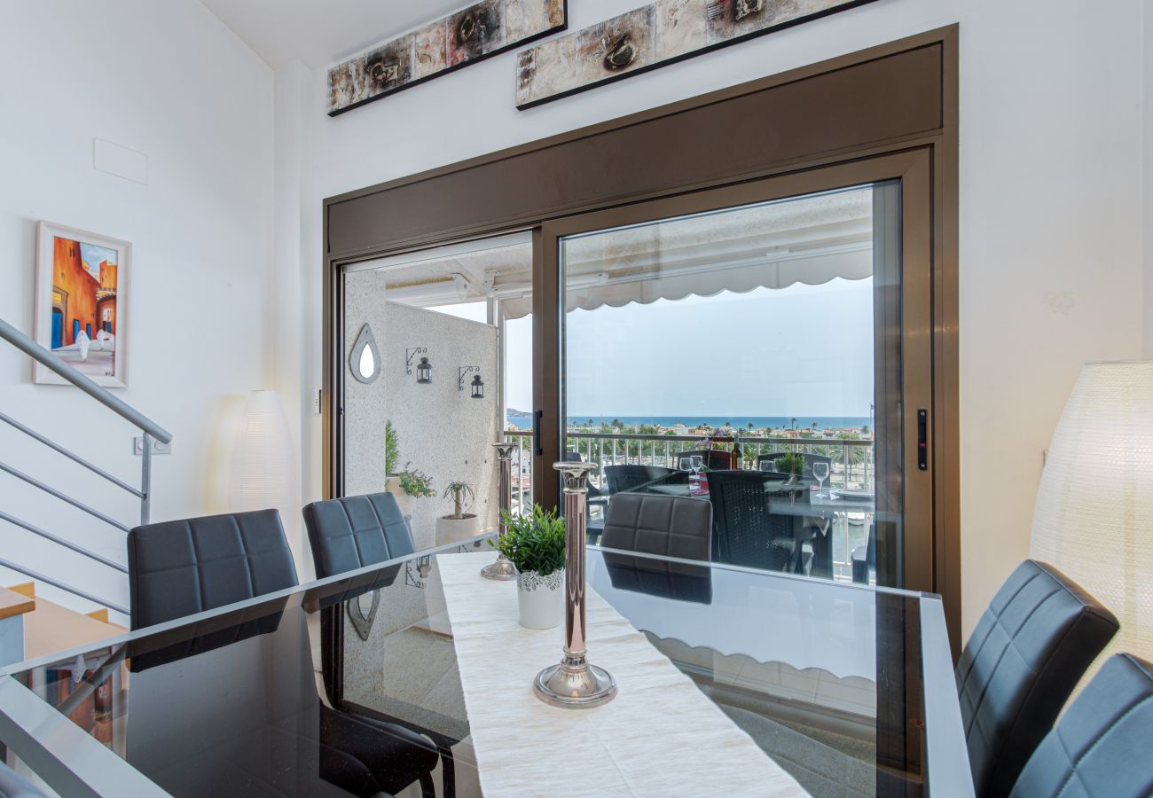 Apartamento en Empuriabrava - 0160-PORT GREC Apartamento con WIFI, Smart TV, vista al canal y al mar