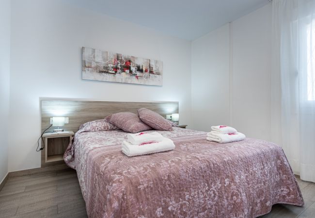 Apartamento en Empuriabrava - 0188-SANT MORI Apartamento con WIFI y gran terraza  Apartamento en Empuriabrava - 0188-SANT MORI Apartamento con WIFI y gran terraza