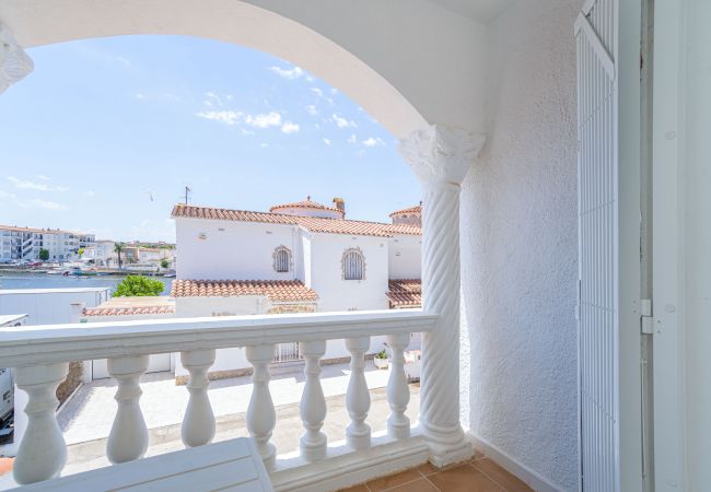 Villa en Empuriabrava - 0191-SANT MAURICI Casa con piscina privada Villa en Empuriabrava - 0191-SANT MAURICI Casa con piscina privada