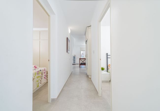 Villa en Empuriabrava - 0100-LLOBREGAT Casa al canal con piscina, amarre y estudio Villa en Empuriabrava - 0100-LLOBREGAT Casa al canal con piscina, amarre y estudio