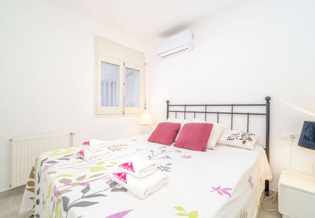 Villa en Empuriabrava - 0100-LLOBREGAT Casa al canal con piscina, amarre y estudio Villa en Empuriabrava - 0100-LLOBREGAT Casa al canal con piscina, amarre y estudio