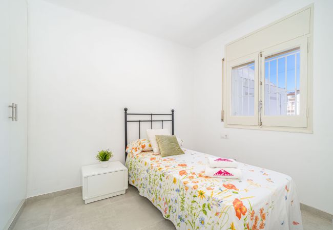 Villa en Empuriabrava - 0100-LLOBREGAT Casa al canal con piscina, amarre y estudio Villa en Empuriabrava - 0100-LLOBREGAT Casa al canal con piscina, amarre y estudio