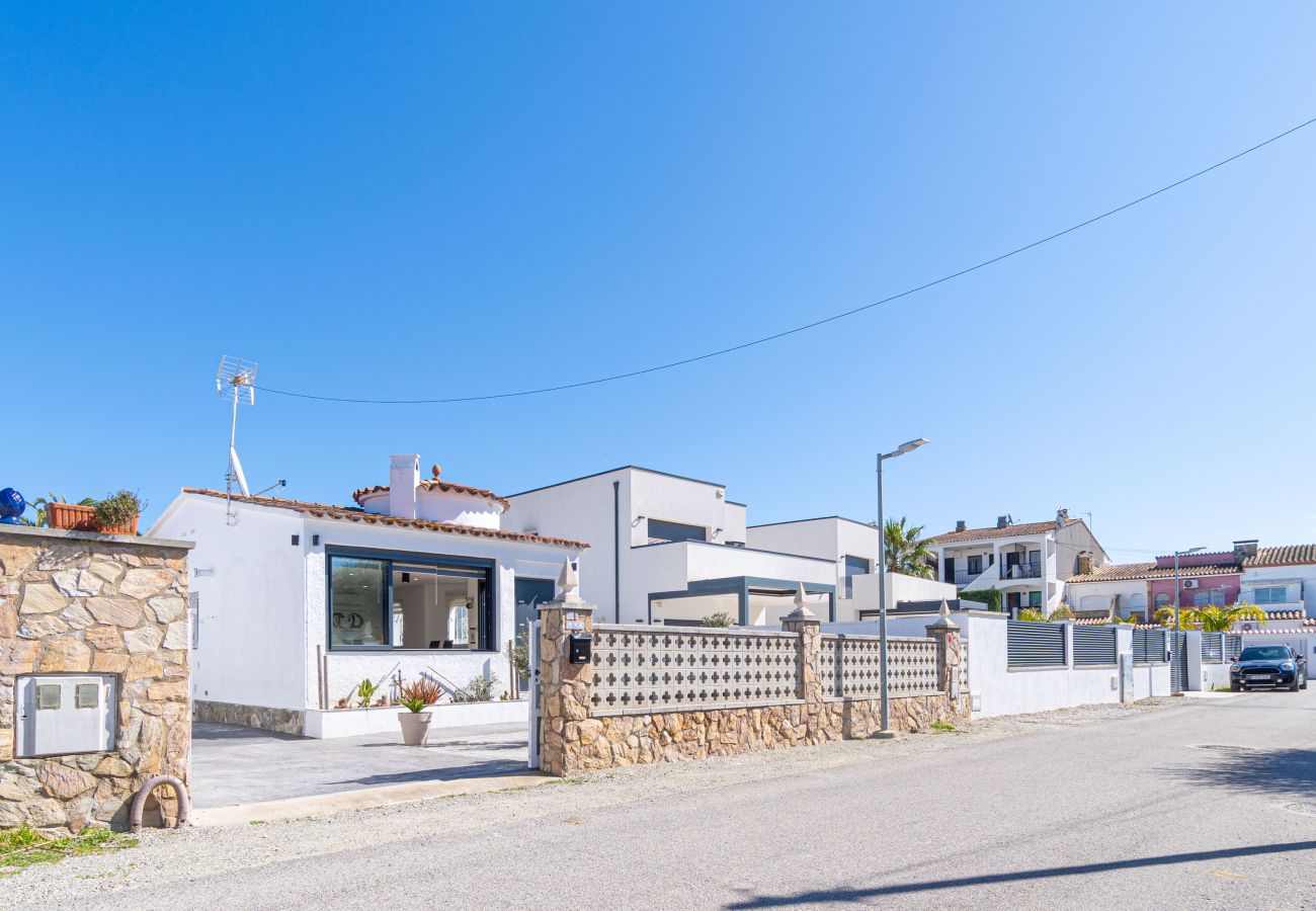 Villa en Empuriabrava - 0009-ALBERES Casa con piscina