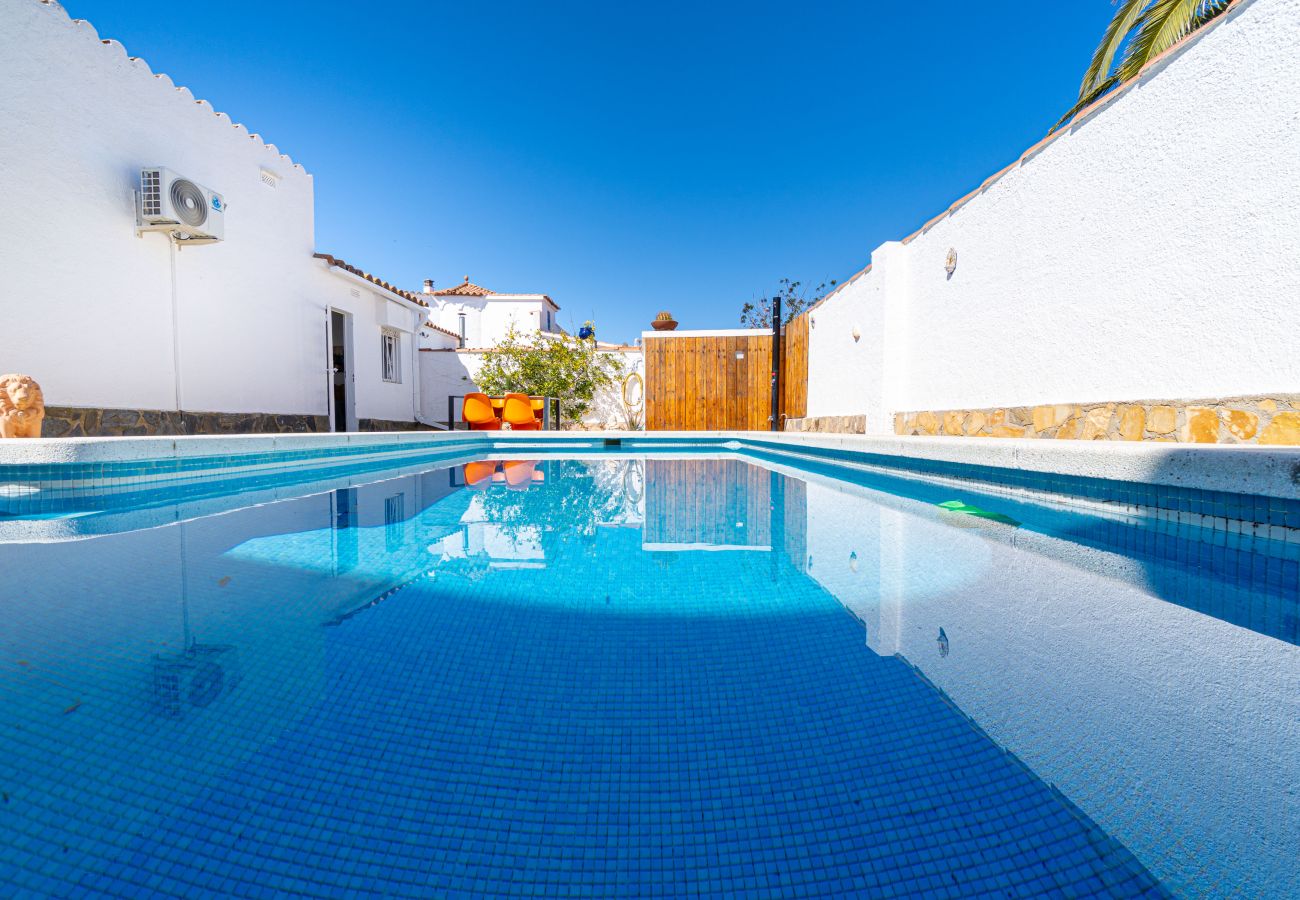 Villa en Empuriabrava - 0009-ALBERES Casa con piscina