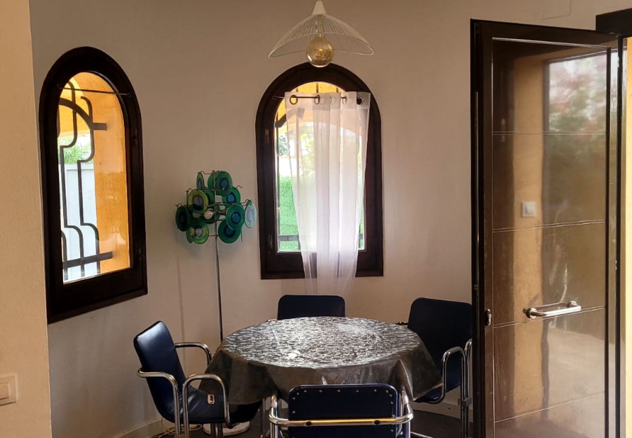 Villa en Empuriabrava - 0130-MONTGRI Casa con piscina privada 