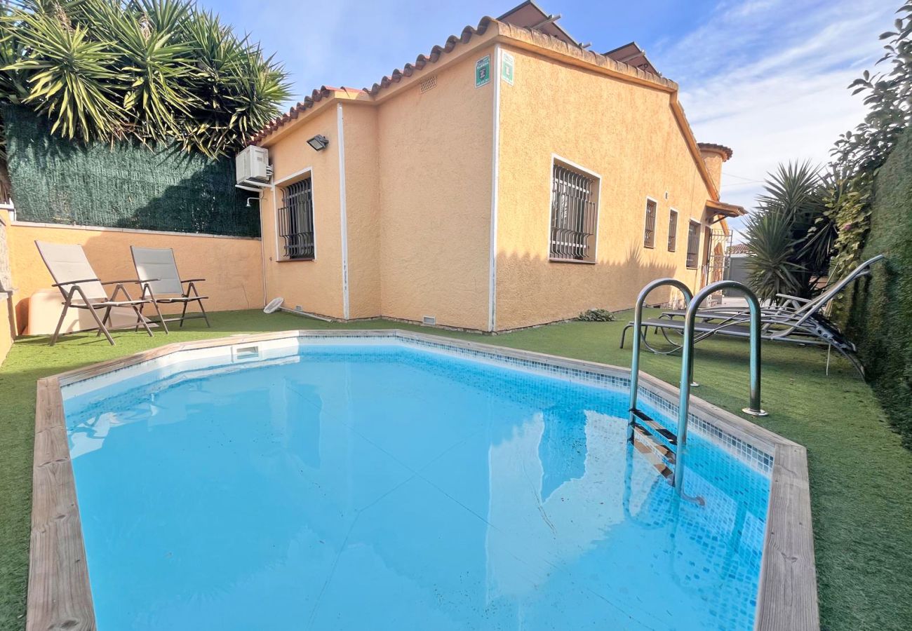 Villa en Empuriabrava - 0130-MONTGRI Casa con piscina privada 