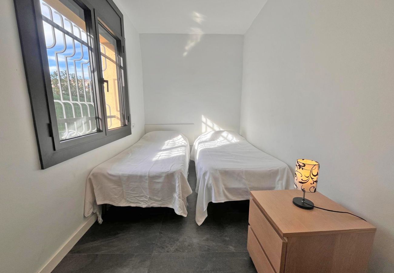 Villa en Empuriabrava - 0130-MONTGRI Casa con piscina privada 