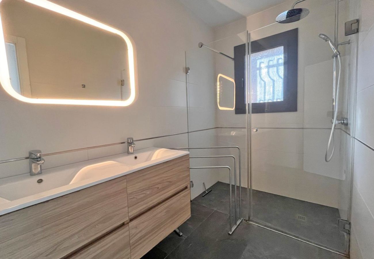 Villa en Empuriabrava - 0130-MONTGRI Casa con piscina privada 