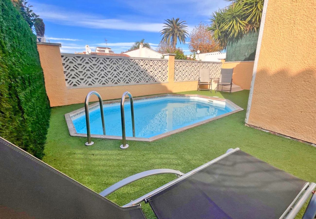 Villa en Empuriabrava - 0130-MONTGRI Casa con piscina privada 