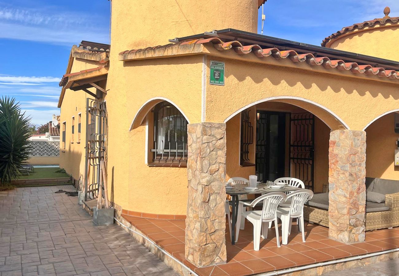 Villa en Empuriabrava - 0130-MONTGRI Casa con piscina privada 