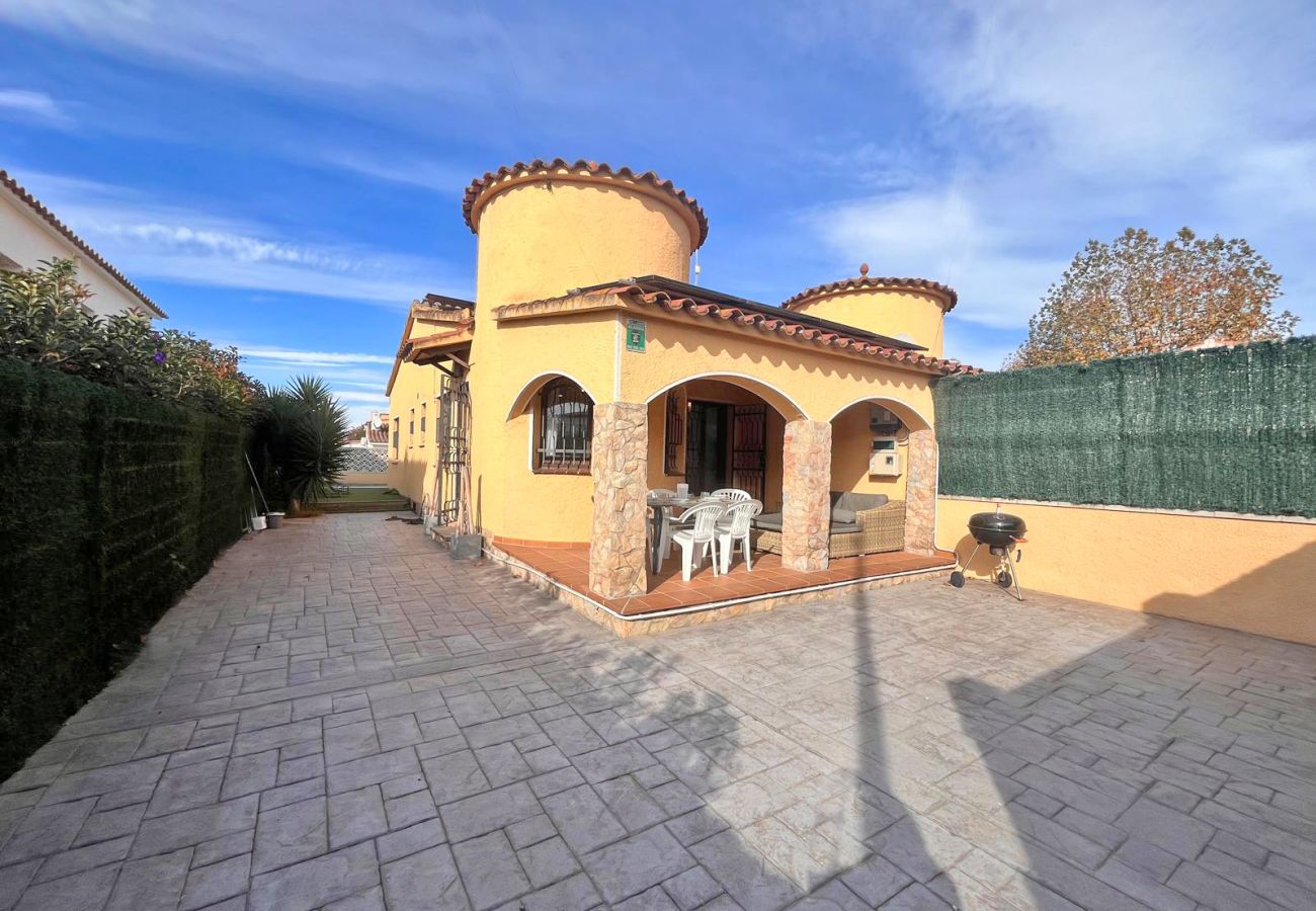 Villa en Empuriabrava - 0130-MONTGRI Casa con piscina privada 