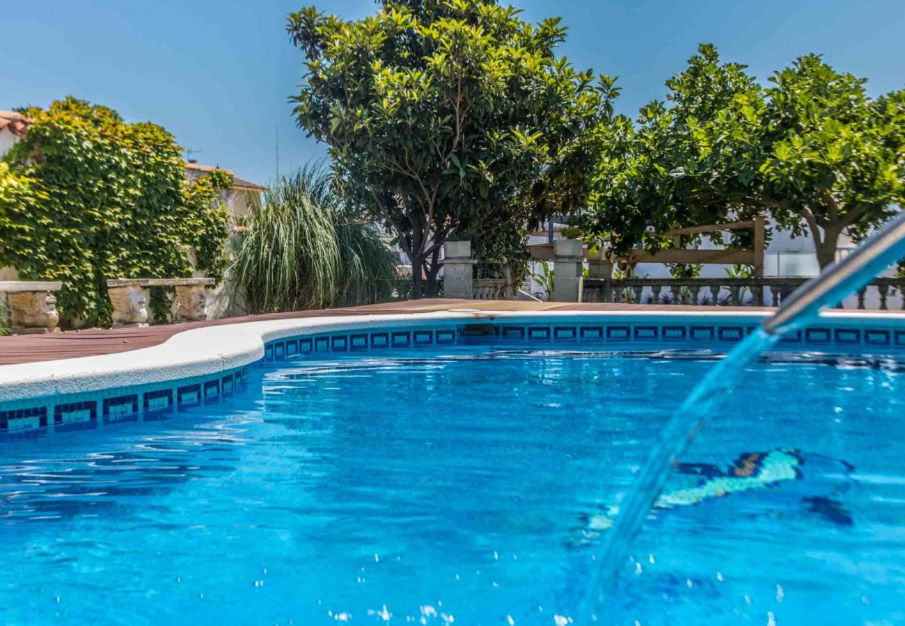 Villa en Empuriabrava - 0149-VALIRA  Casa al canal con piscina y amarre