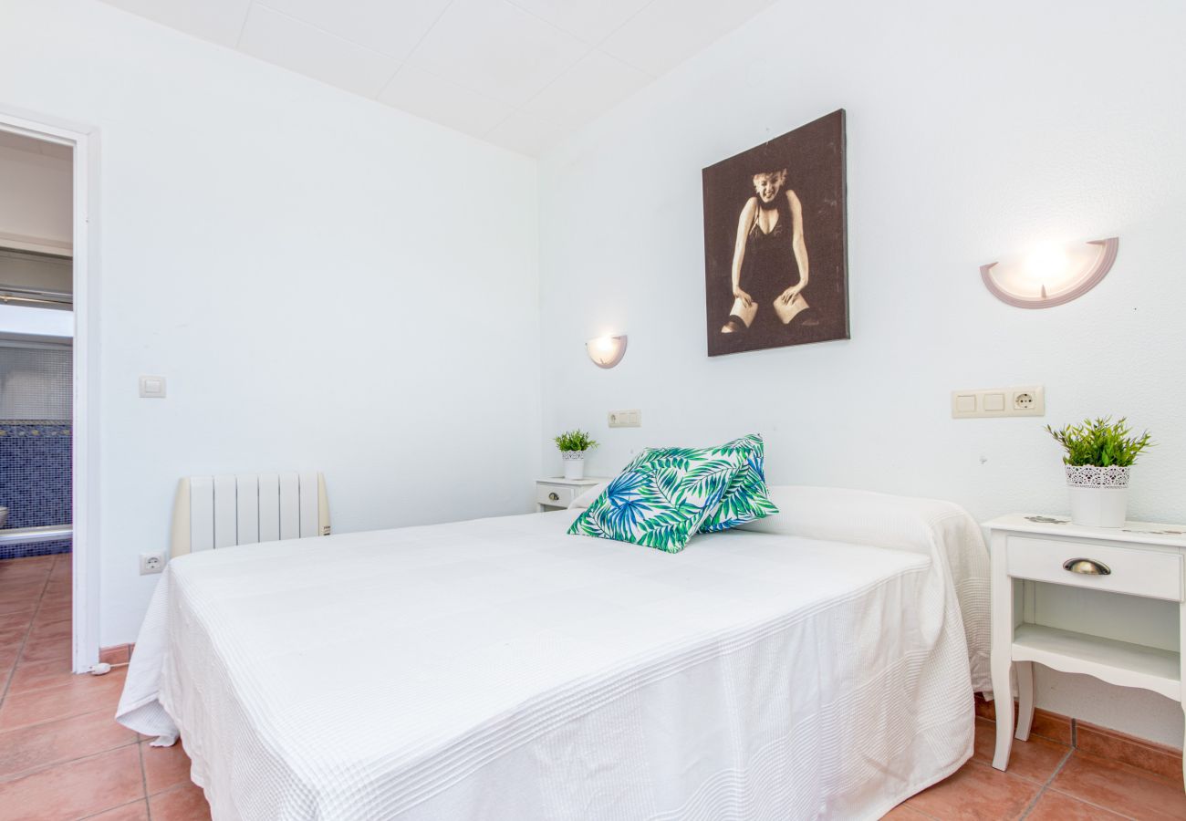 Apartamento en Empuriabrava - 0147-PORT SOTAVENT Apartamento con vista al canal y piscina